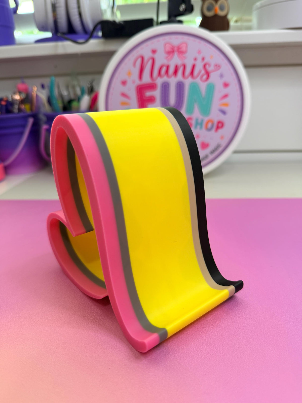 Pencil Heart Phone Stand | Tablet and Kindle Holder | Personalized Teacher Gift | Desk Accessories | Classroom Decor